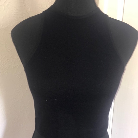 Ladies Dynamite NWT Black Seamless Racer Crop Top - Size Medium - Picture 1 of 6